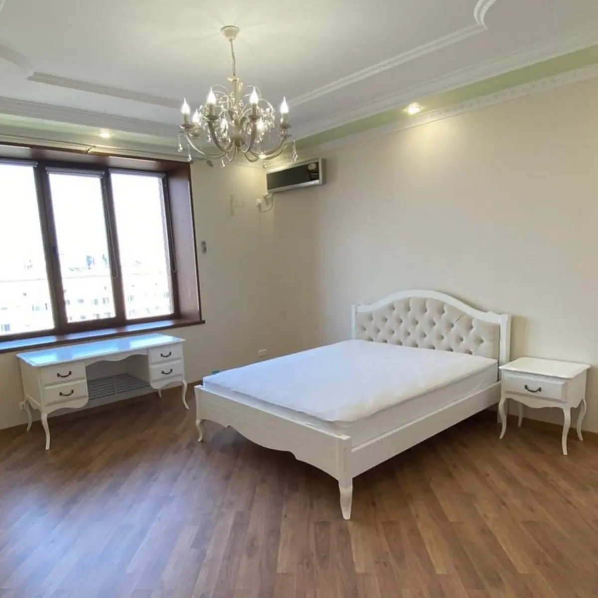 Кровать Авиньон 1600х2000 с каретной стяжкой