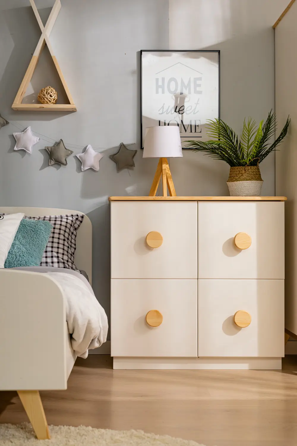 Полка белая из массива ТК №4