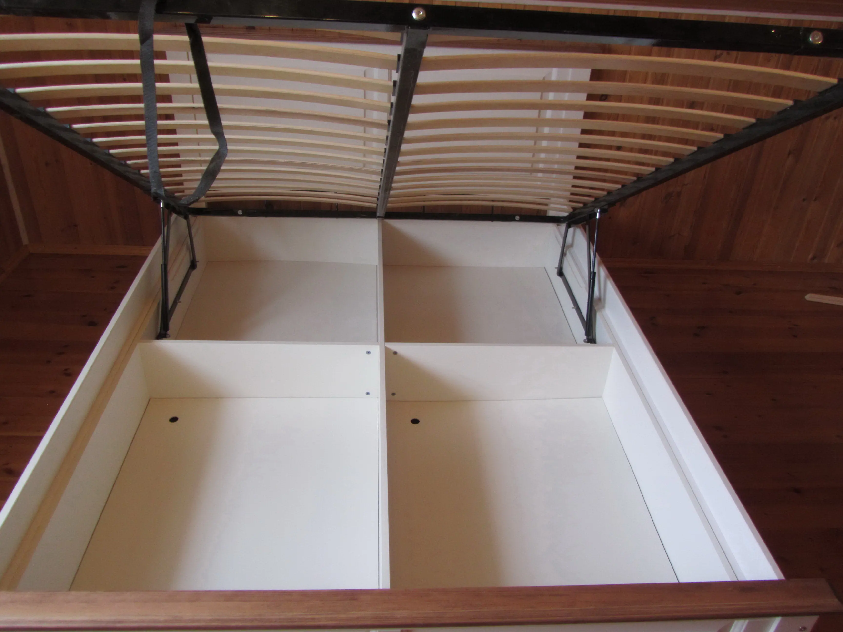 Кровать Брусно 1600х2000 с подъемным механизмом