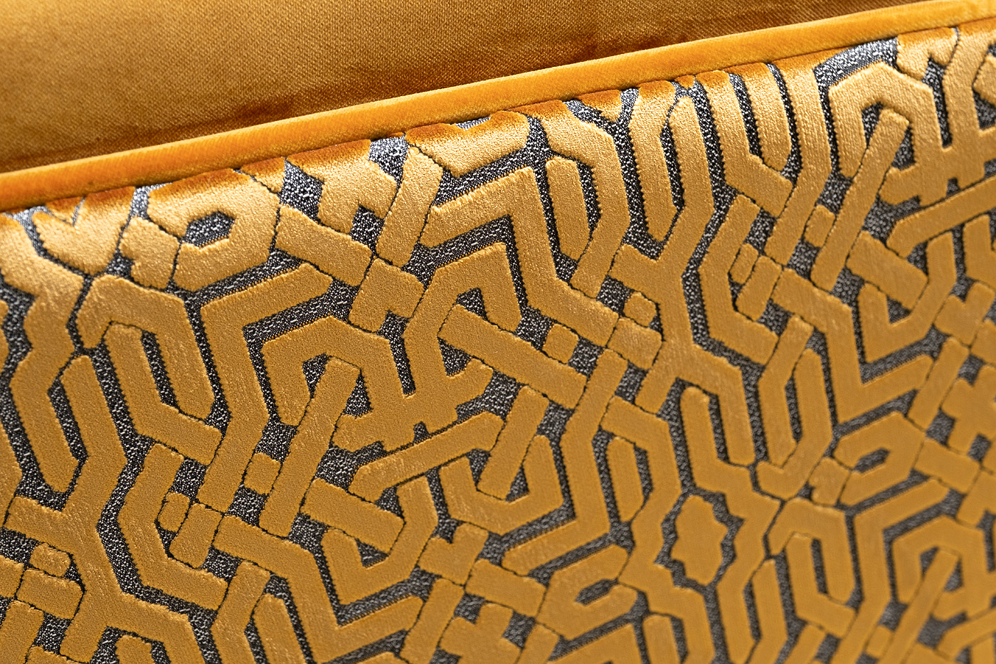 Диван Trevi 230М(К) трехместный раскладной с кантом, оранж Velv ORANG + Lattice ORANG