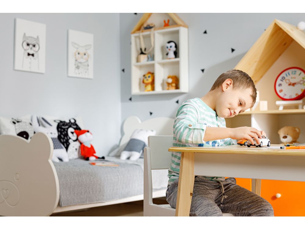 Столы и стулья