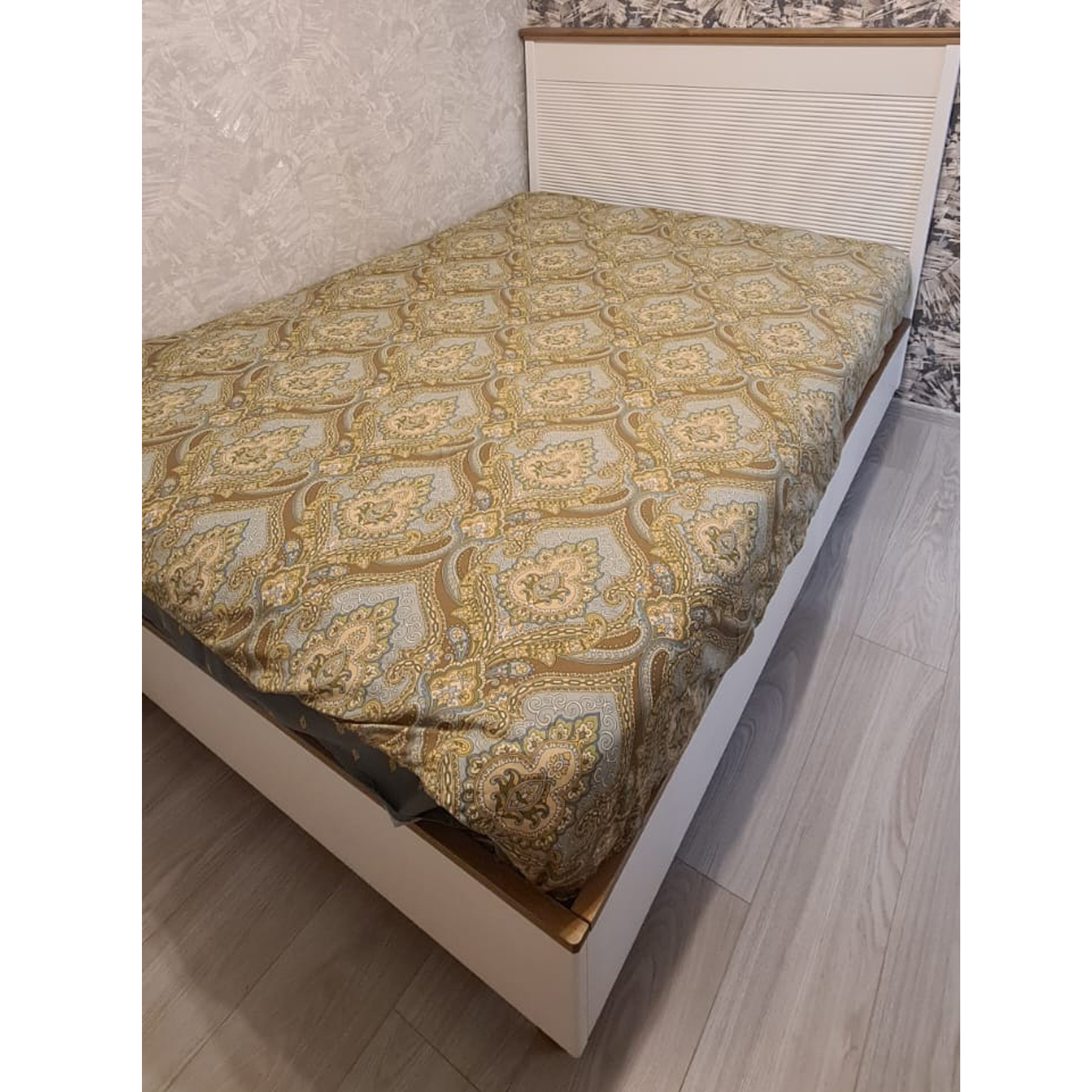 Кровать белая массив сосны и МДФ "Рандеву" 1400 (белый лак/антик-24)